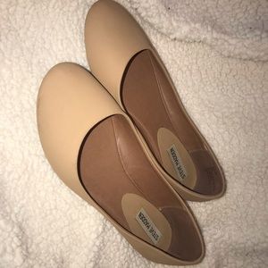 Steve Madden nude flats!